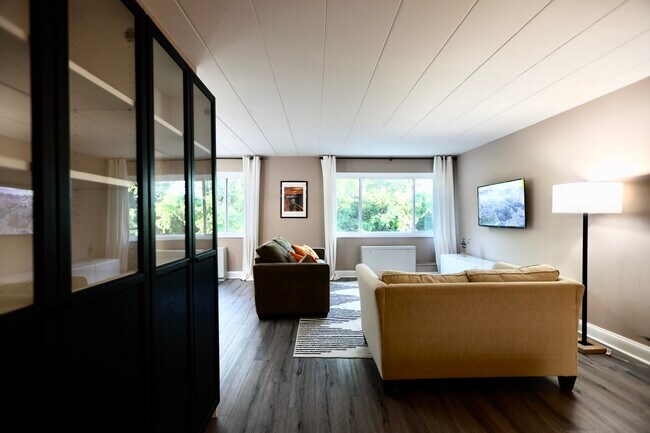 Foto del edificio - 4800 Chevy Chase Dr