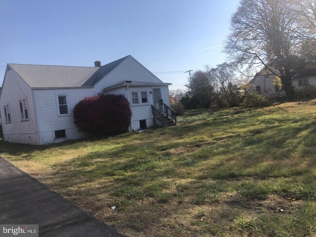 Building Photo - 10712 Dumfries Rd