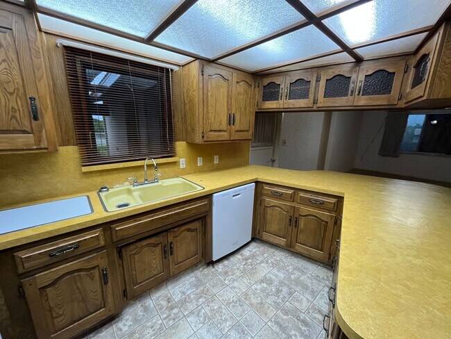 Foto del edificio - Private Showings Only! Charming Country Home Now Available!