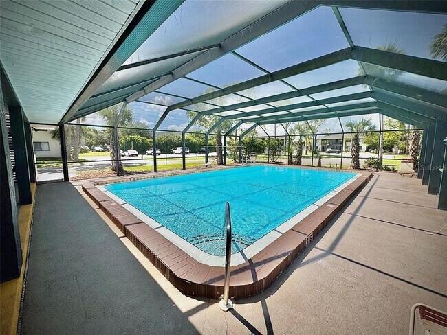Foto del edificio - 22523 Westchester Blvd