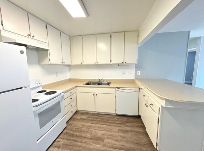 Building Photo - Spacious 2BD/1BA Apartment in Azalea Park ...