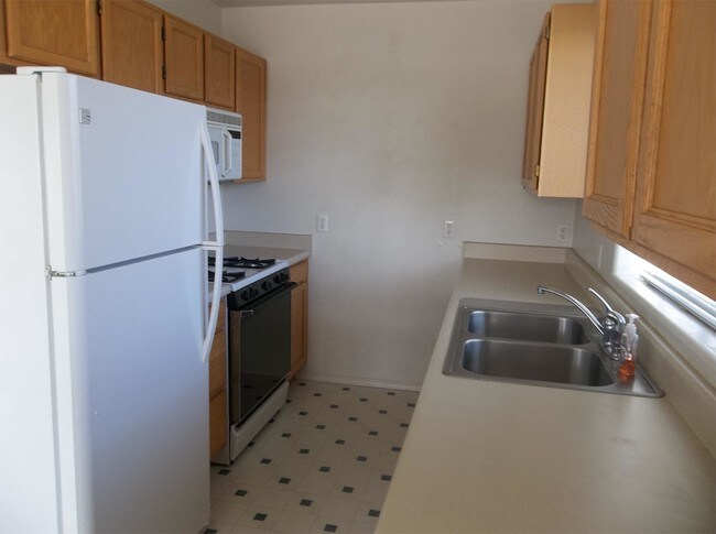 Foto del edificio - 9374 E Lakeshore Dr