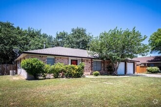 Building Photo - 213 Fox Dr