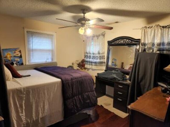 Foto del edificio - 6283 Wills St