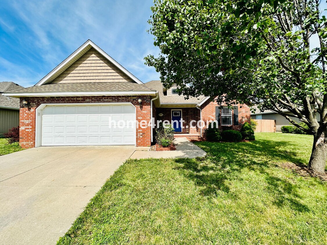 Primary Photo - Beautiful Ranch Style Home, Vaulted Ceilin...