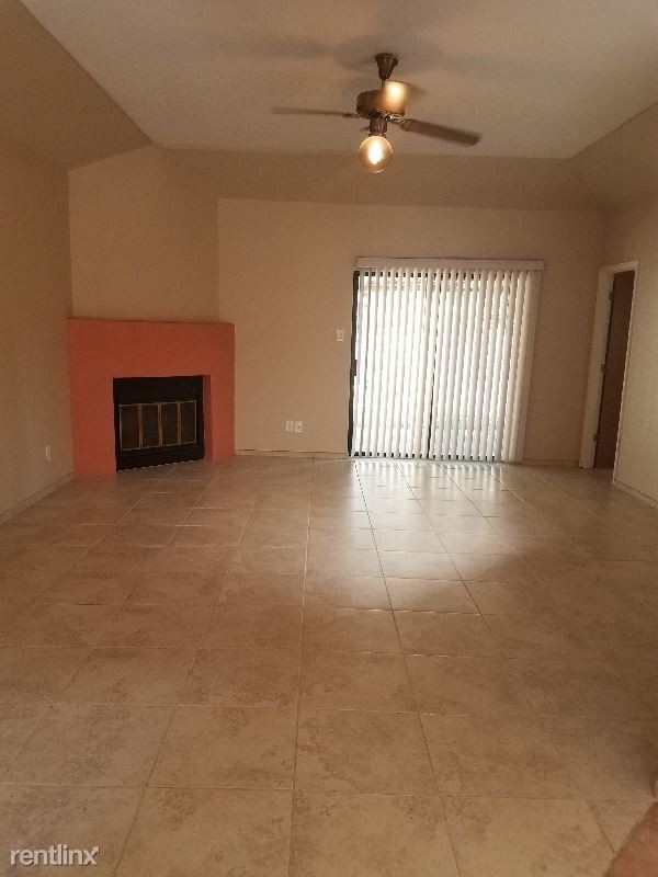 Building Photo - 2 br, 2 bath Townhome - 7400 Gene NE