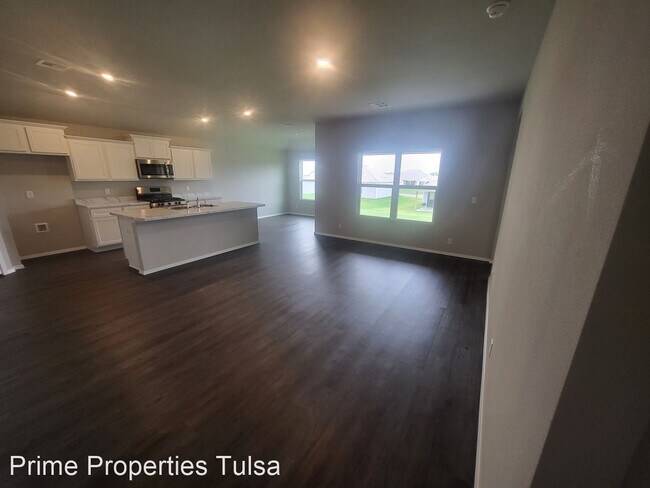 Building Photo - 4 br, 2 bath House - 1002 W. Odessa Rd.