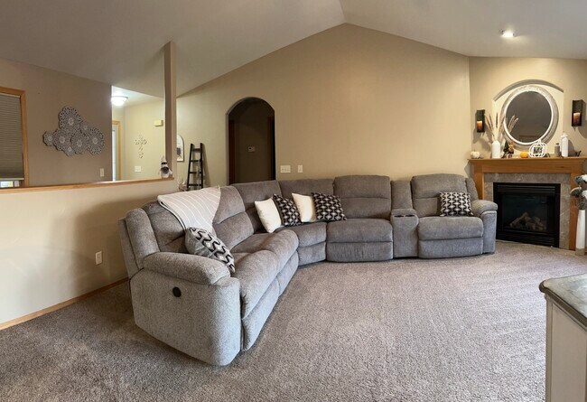 Foto del edificio - 2258 Spring Meadow Dr