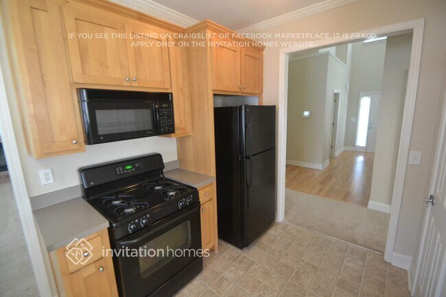 Building Photo - 909 Lakeside Ct