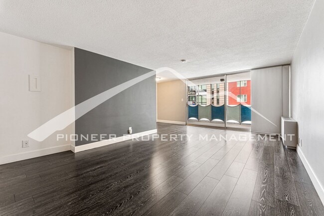 Stylish Studio with Large Patio and AC! - Stylish Studio with Large Patio and AC! Apartment