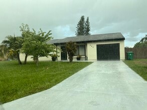 Building Photo - 282 SW Bridgeport Dr