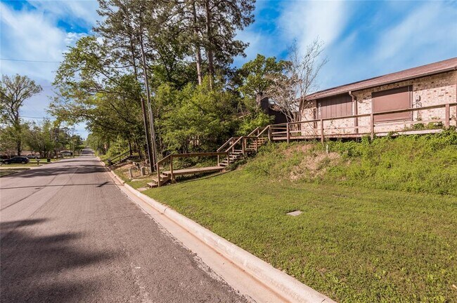 Foto del edificio - 514 Hickory Dr