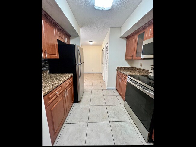 Foto del edificio - 8266 NW 24th St