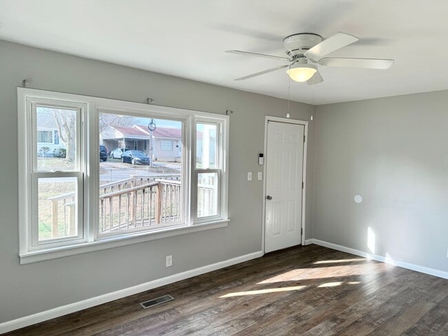 Building Photo - *3- Minutes from Jennie Stuart Medical Center*