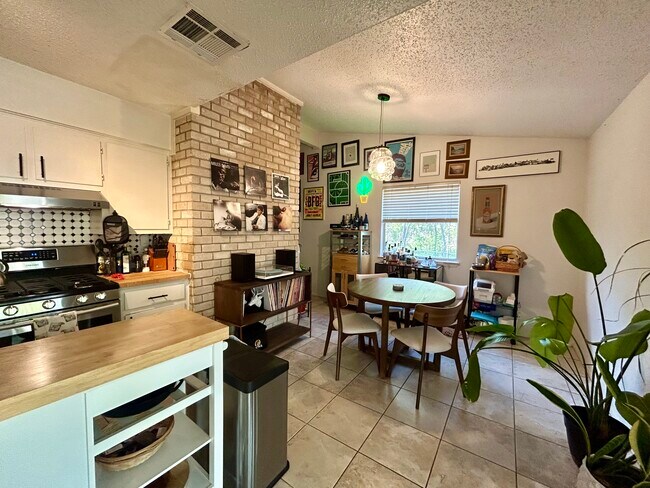 Foto del edificio - 6201 Hillston Dr