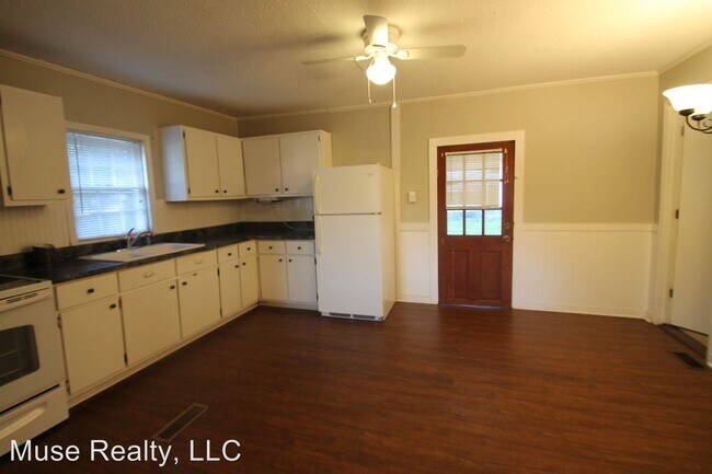 Building Photo - 2 br, 1 bath House - 441 Pineview Road