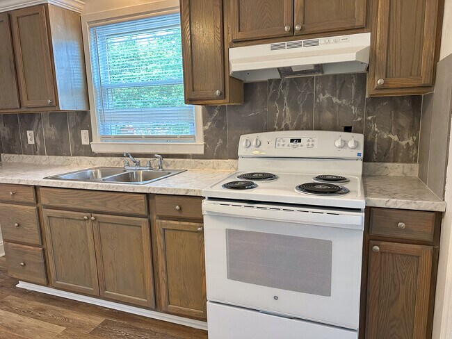 Building Photo - 3123 Fairbrook Dr