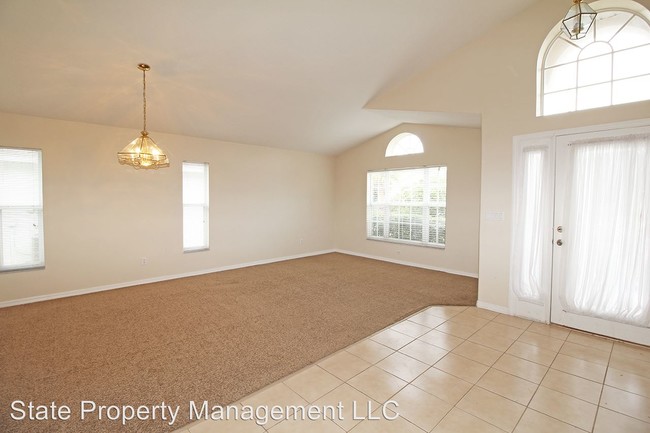 Building Photo - 163 Elderberry Dr