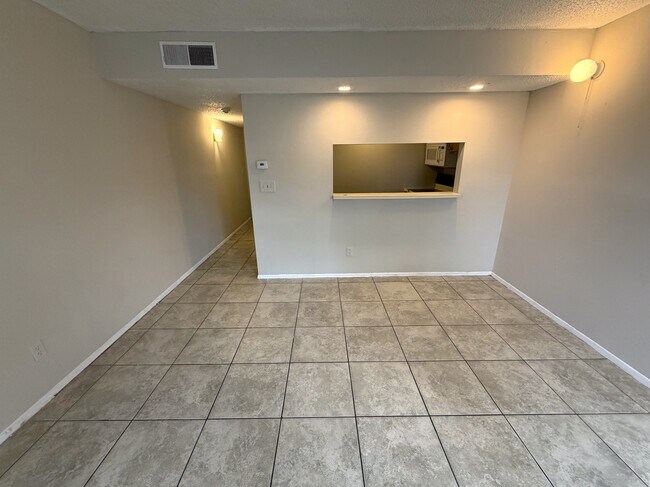 Building Photo - 7009 Waterside Dr