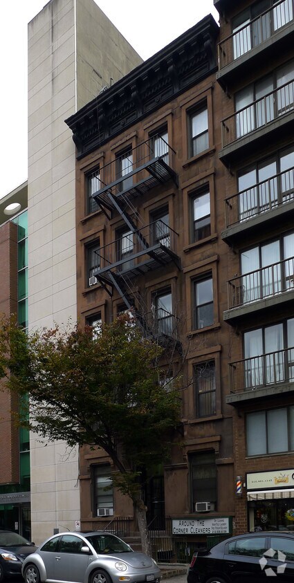 Foto principal - 357 E 68th St