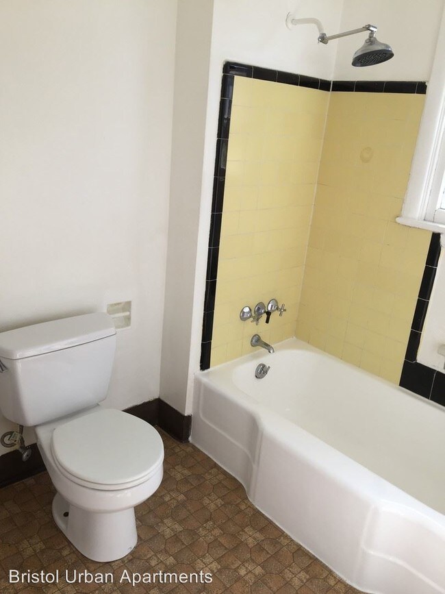 Building Photo - 5420 NE Sandycrest Ter