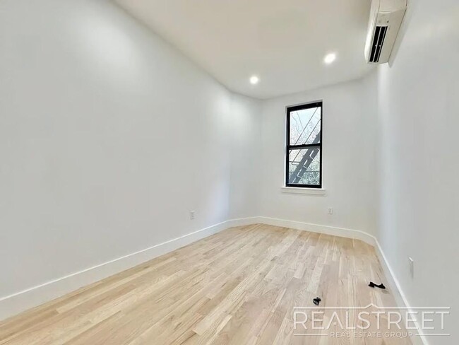Building Photo - Brand new 3 bed 3 bath in the heart of Bushwick!