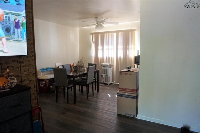 Building Photo - 5116 Parklane Dr