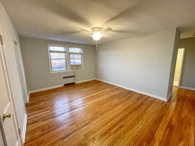 Sala de estar - 4029 Benton St NW