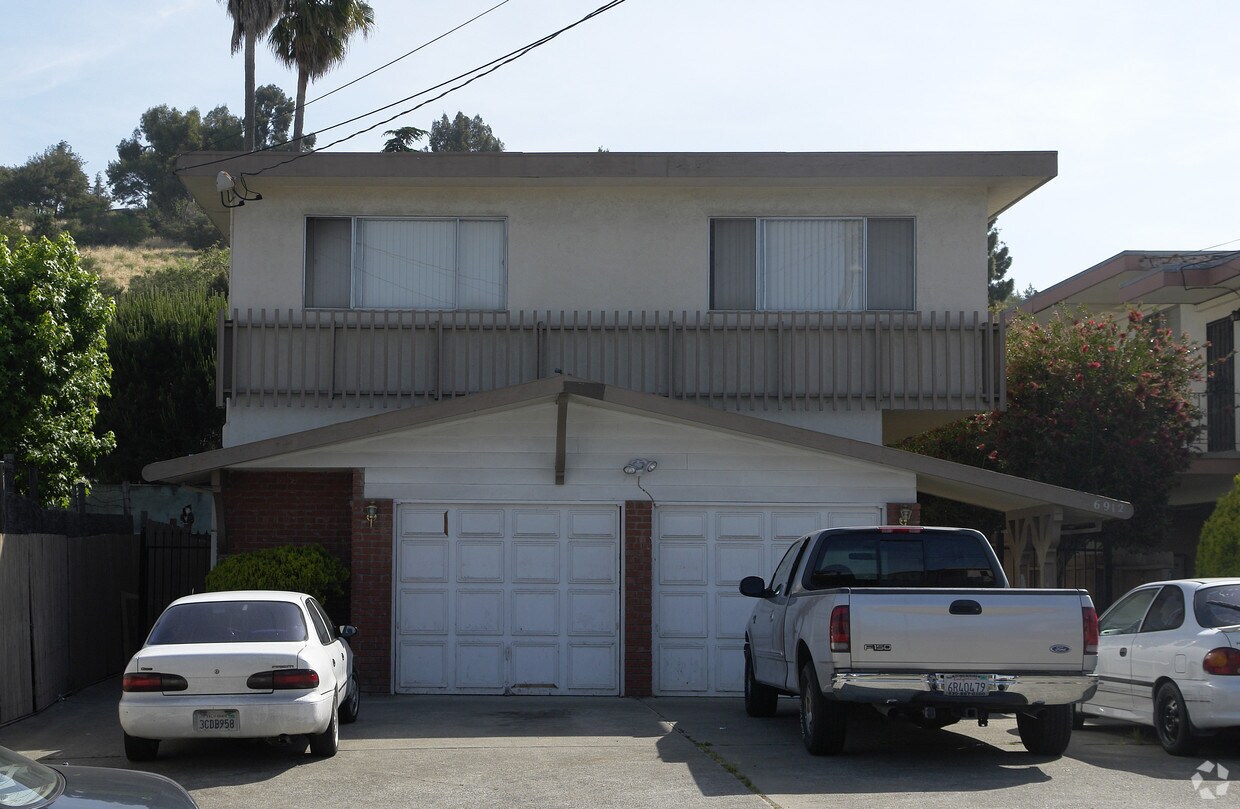 Primary Photo - 6912 Lacey Ave