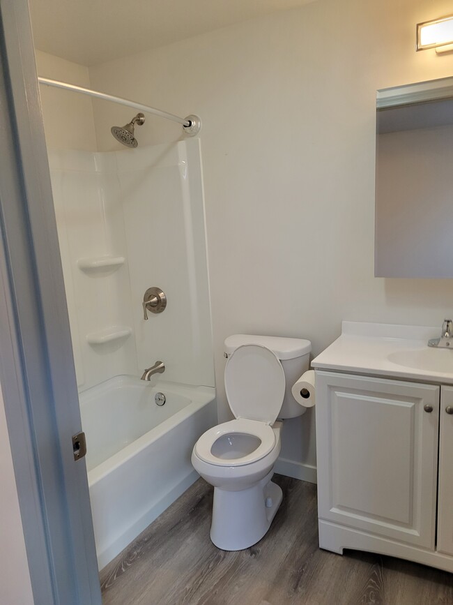 Master Bath - 5039 38th Ave SW