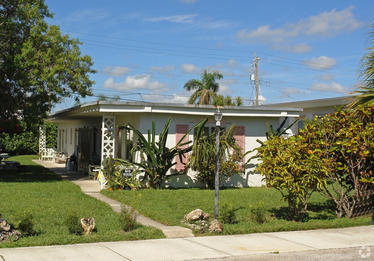 Foto del exterior - 4441-4449 Poinciana St