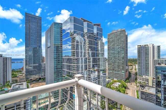 Foto del edificio - 1200 Brickell Bay Dr
