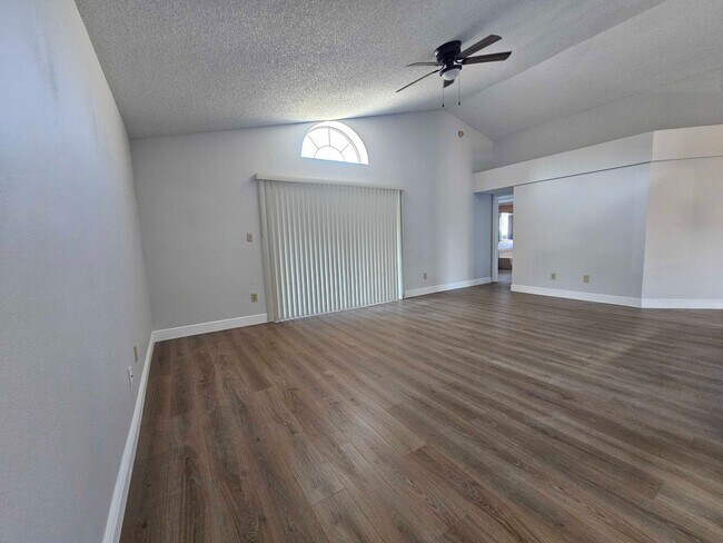 Foto del edificio - Stylish 3-Bedroom Retreat with Open Living & Split Floor Plan in Orlando!
