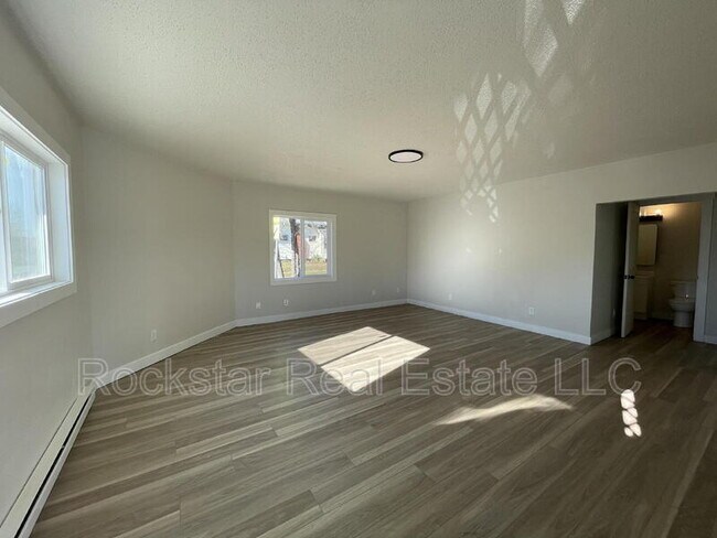 Building Photo - 1003 E Illinois Ave