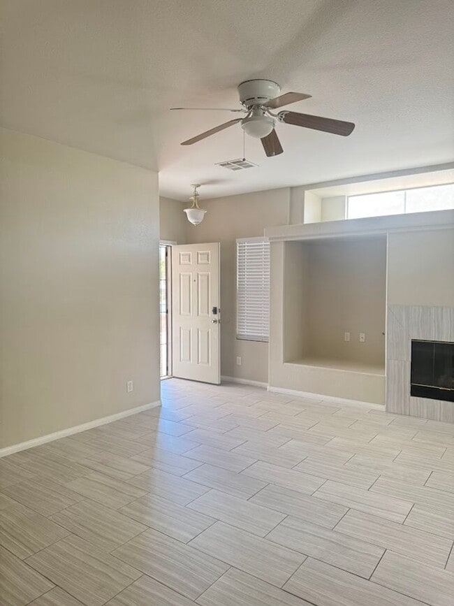 Building Photo - 6005 Highland Gardens Dr