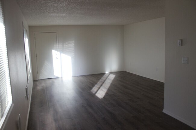 Building Photo - 2632 NE Hampton Ct