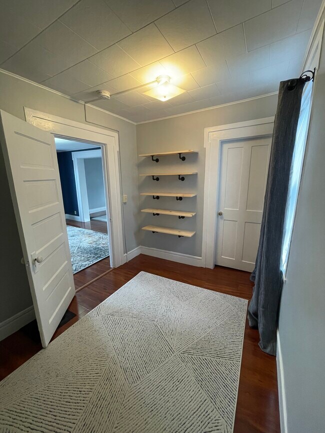 Building Photo - 7 1/2 Bacon St