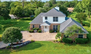 Building Photo - 303 W Kiowa Dr