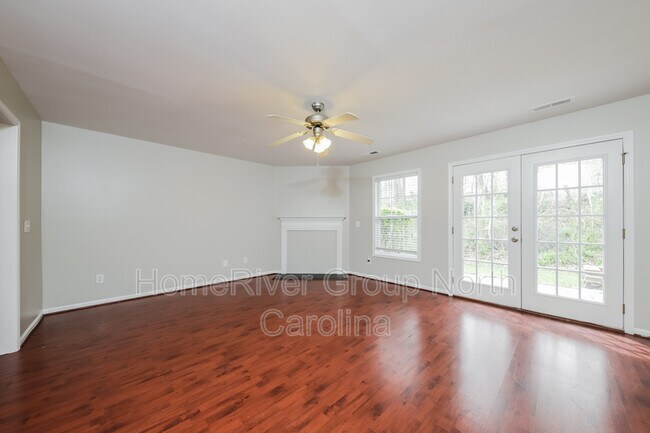Foto del edificio - 1844 Oakhurst Park Ln
