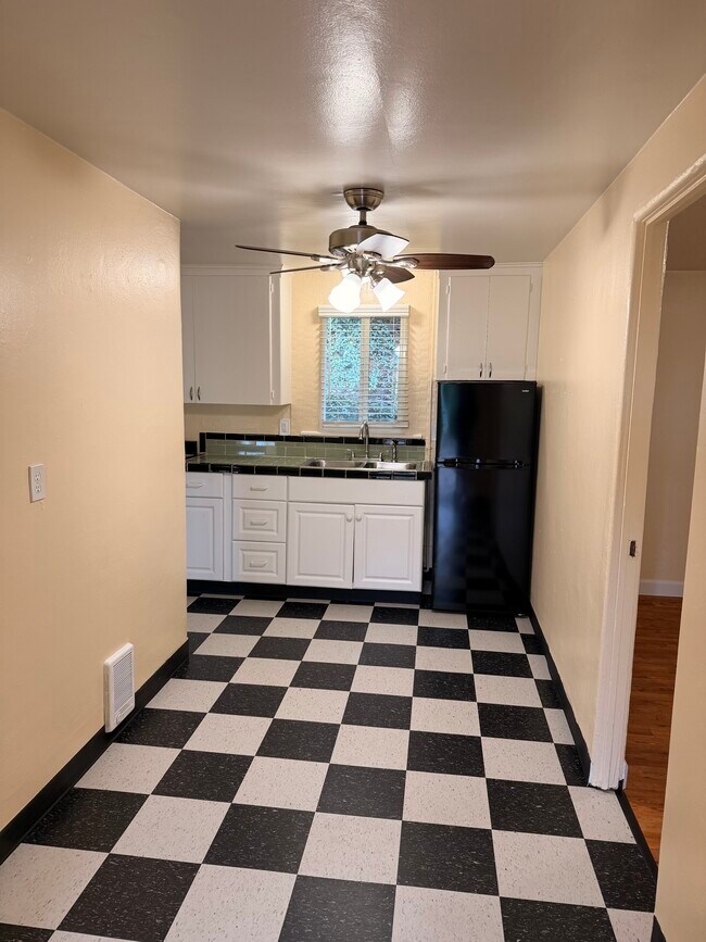 Foto del edificio - 11240 SW Barbur Blvd