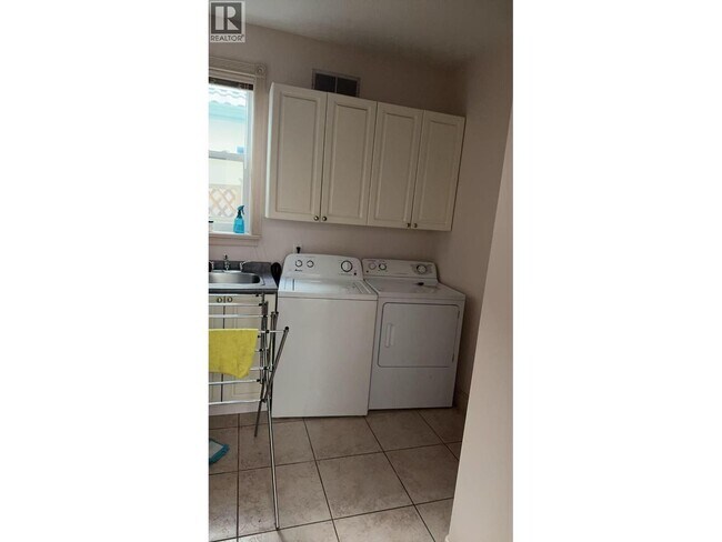 Photo du bâtiment - 6531 Magnolia Dr