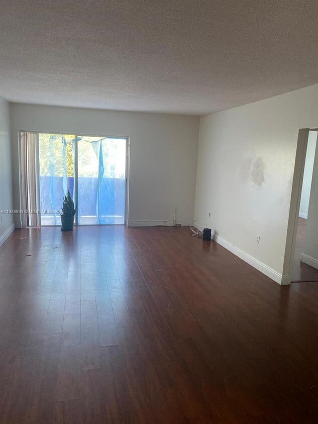 Foto del edificio - 400 Kings Point Dr