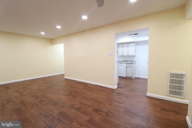 Building Photo - 10204 Prince Pl