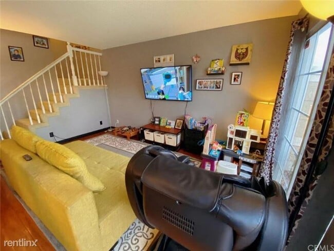 Building Photo - 2 br, 2.5 bath Townhome - 1360 W Orange Gr...