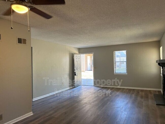 Foto del edificio - 8702 NW 82 Terrace