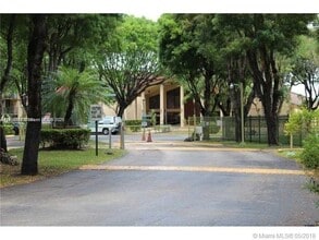 Building Photo - 14211 N Kendall Dr