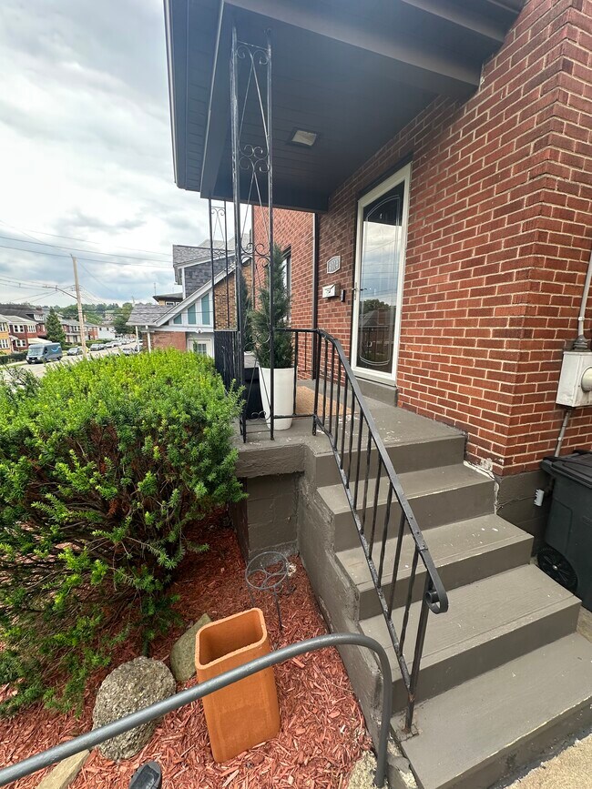 Foto del edificio - 4104 Murray Ave