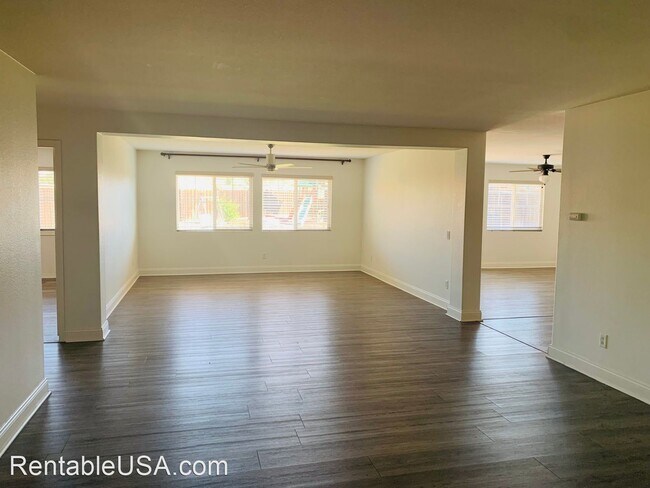 Building Photo - 3 br, 2.5 bath House - 53017 Bantry Bay