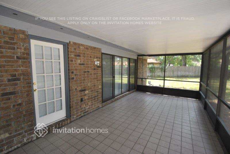Foto del edificio - 8438 Sand Point Dr W