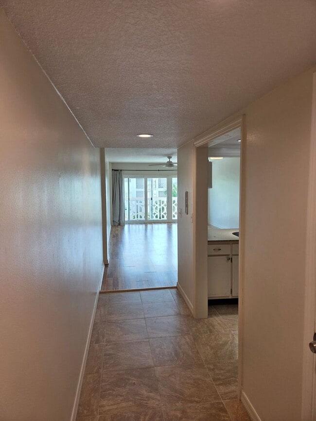 Building Photo - Welcome to your haven on the bay in Beauti...